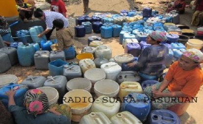 KERING KRITIS, PEMKAB PASURUAN TERUS DISTRIBUSIKAN AIR BERSIH