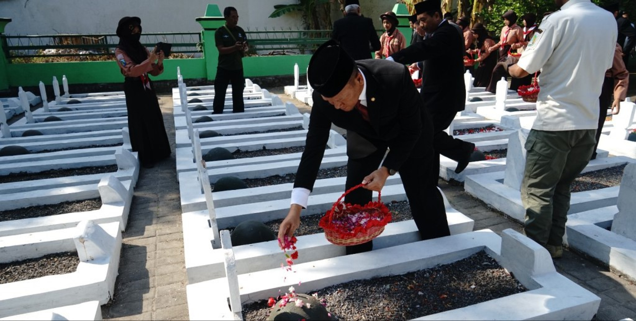 Tumbuhkan semangat patriotisme pada momen upacara ziarah nasional dan tabur bunga