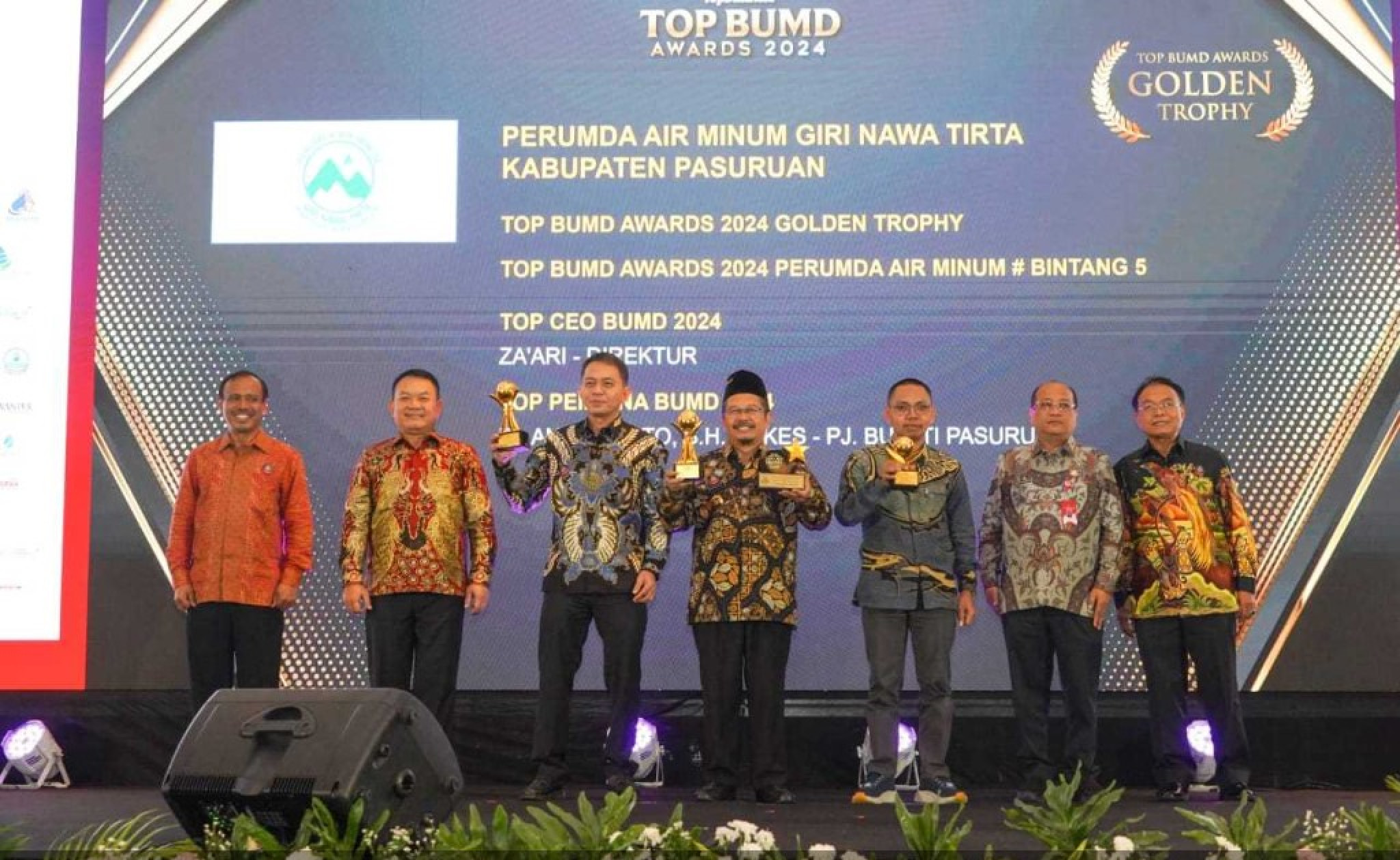 Pj. Bupati Pasuruan Raih Penghargaan TOP Pembina BUMD 2024