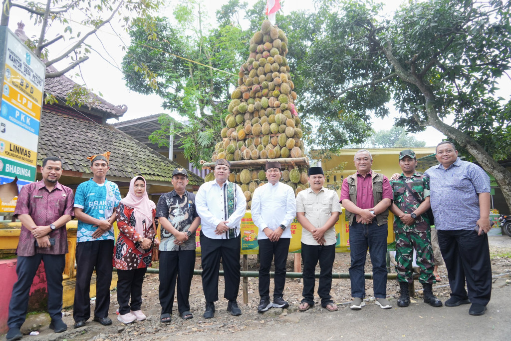 Acara Gadeso di Desa Petung