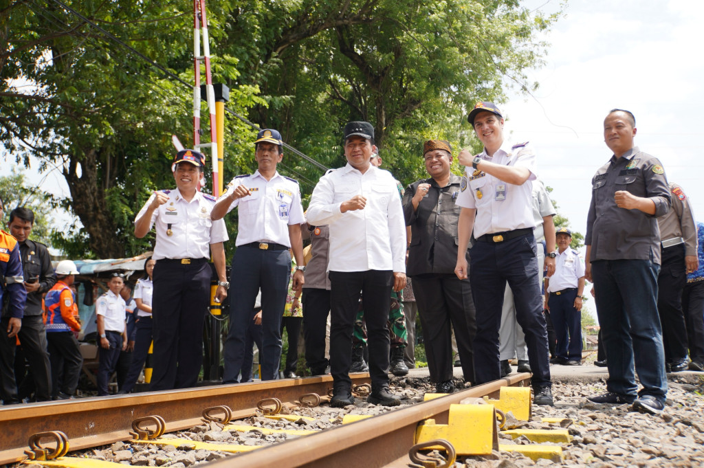 Peresmian Palang Pintu Kereta Api di Bangkodir Bangil