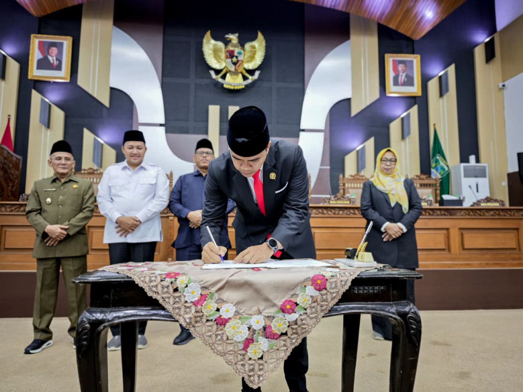 Pengesahan RAPERDA APBD Kabupaten Pasuruan Tahun 2026 Menjadi PERDA
