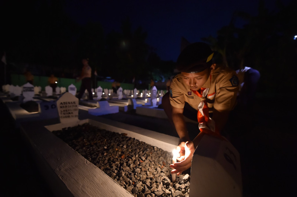 Renungan Malam di TMP Bangil Pasuruan