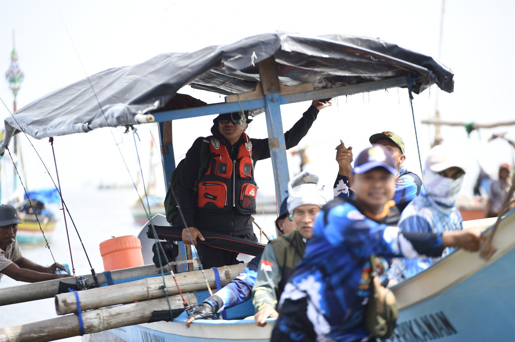 Lomba Memancing di Perairan Lekok