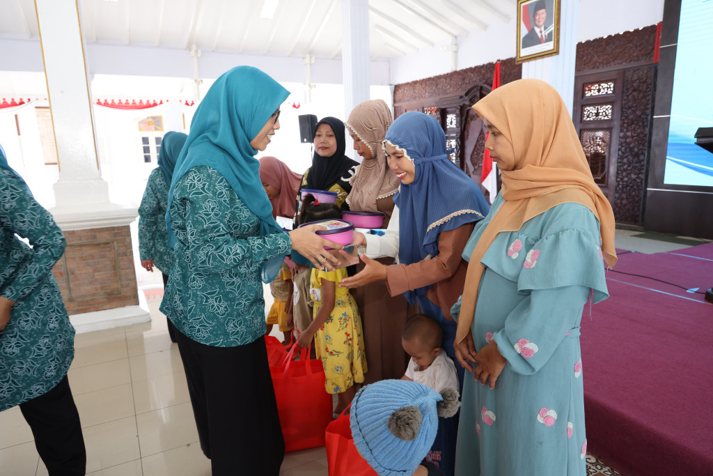 Edukasi dan Pelatihan Isi Piringku untuk Keluarga Resiko Stunting TP PKK Kab. Pasuruan