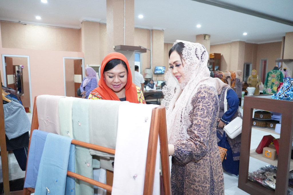 Kunjungan Kerja Dekranasda Padang