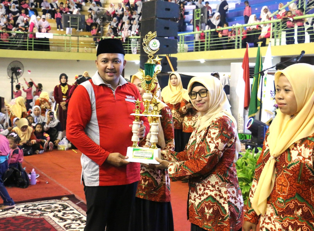 GERNASTIK (Gerakan Nasional R.A Membatik)