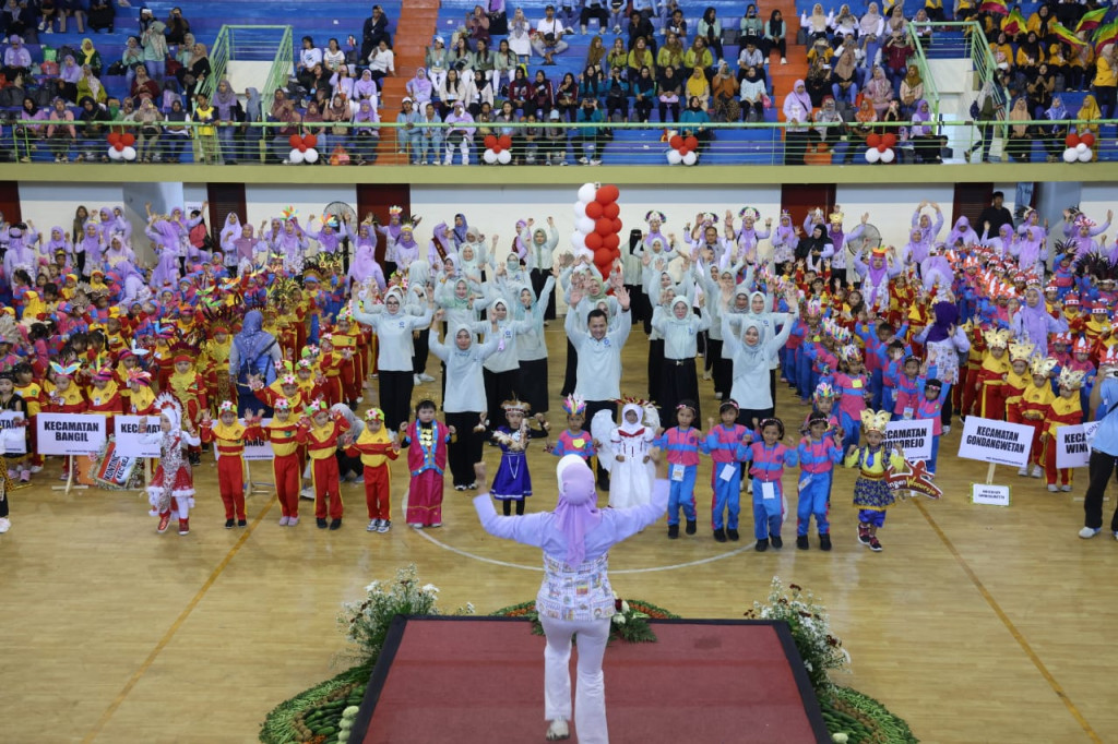 Senam bersama dalam rangka Hari Anak Nasional ke-41