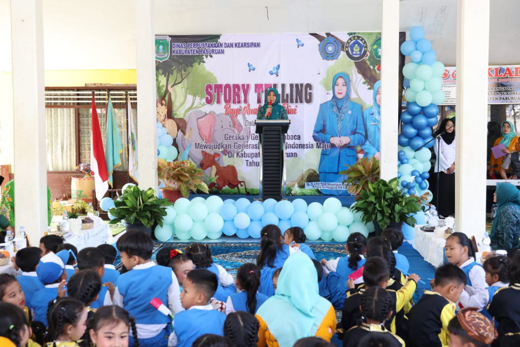 Story Telling Bagi Anak Usia Dini di Balai Desa Karangsono, Sukorejo