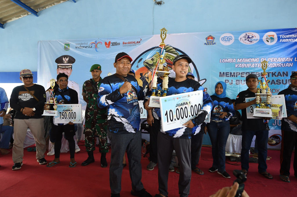 Lomba Memancing di Perairan Lekok